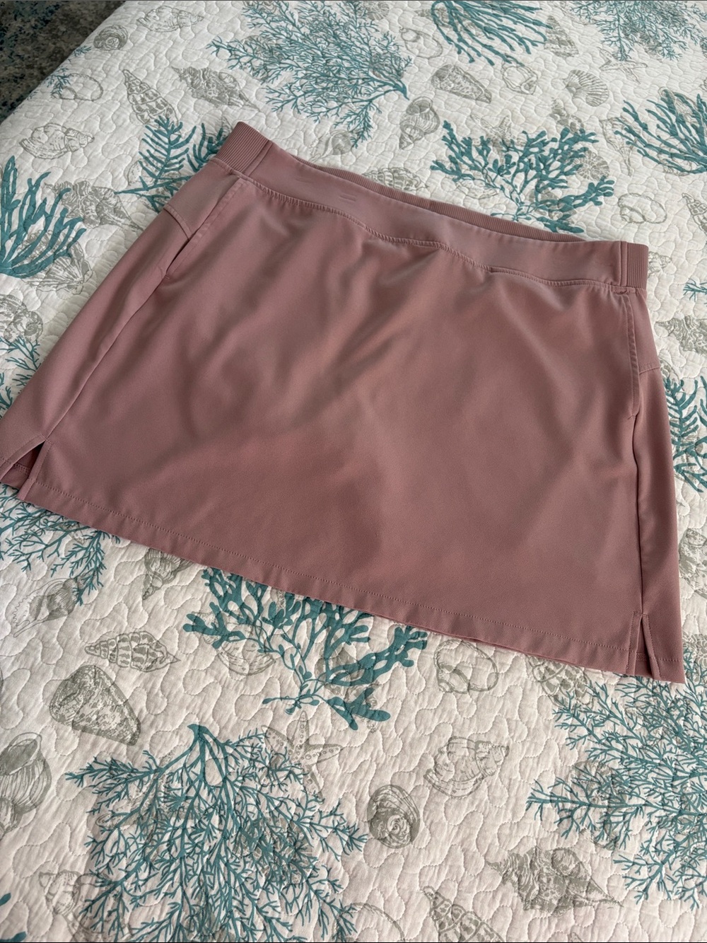 Blush pink ribbed athletic skort.